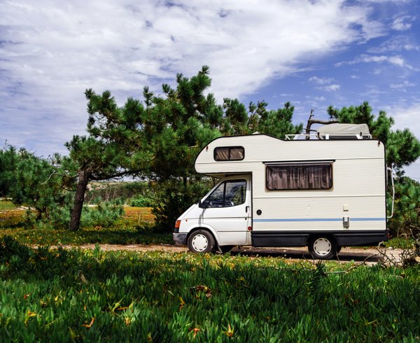 Guide complet pour séjourner au Puy du Fou en camping-car : conseils et astuces
