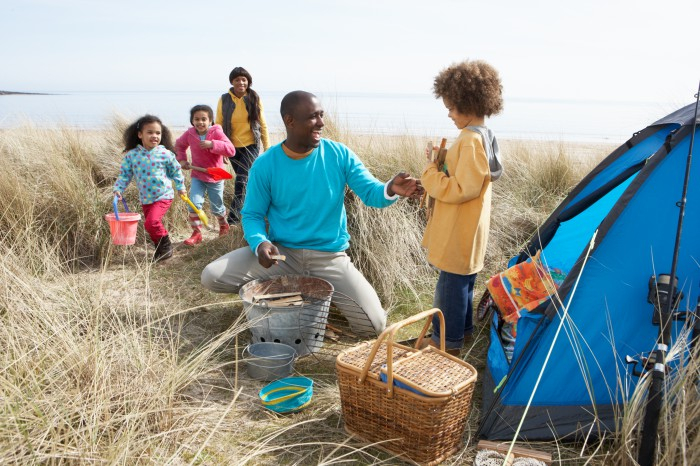 Faire du camping en famille dans la nature