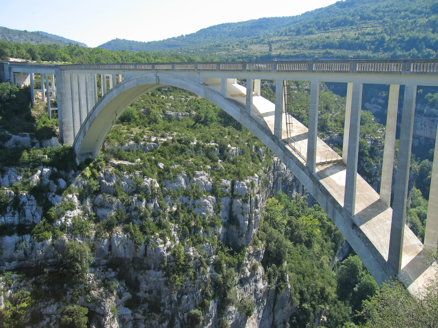 Les Meilleurs Campings près du Pont du Gard : Votre Guide Complet pour un Séjour Mémorable